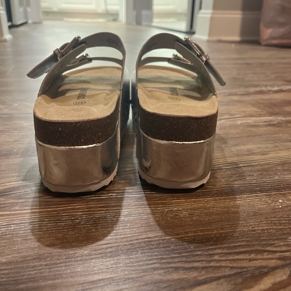 Cushionaire Guru Platform Sandal - Picture 5 of 7